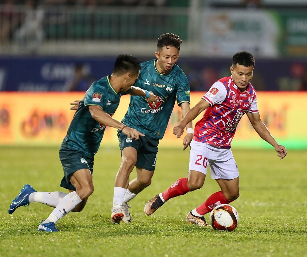 nhan-dinh-soi-keo-hagl-vs-tp-hcm-luc-17h00-ngay-17-1-2025-1