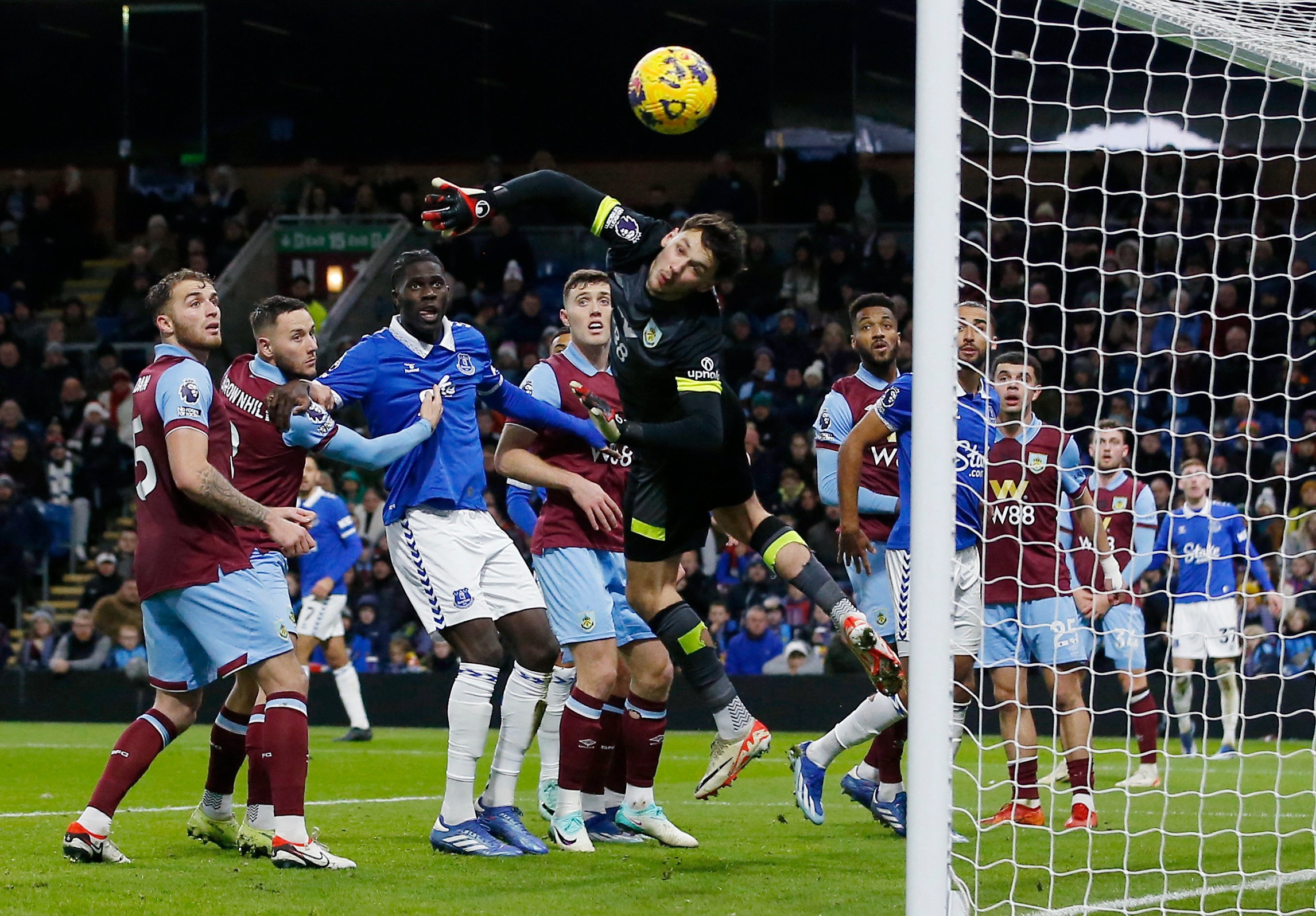 Nhận định soi kèo Burnley vs Everton lúc 22h00 ngày 27/12/2025 nhan-dinh-soi-keo-burnley-vs-everton-luc-22h00-ngay-27-12-2025-1